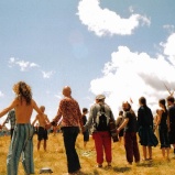 Gemeinsam singen und speisen in Kreisen